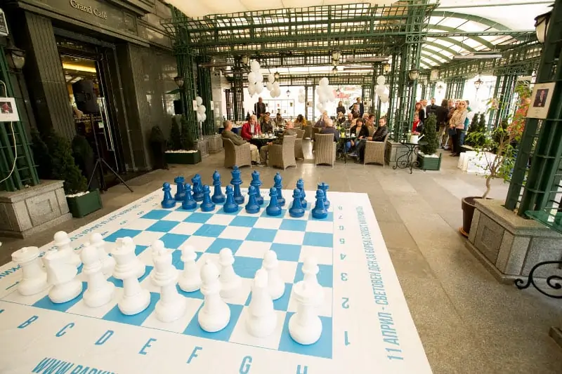 Пациенти с Паркинсон играха шах по повод Световния ден за борба с болестта