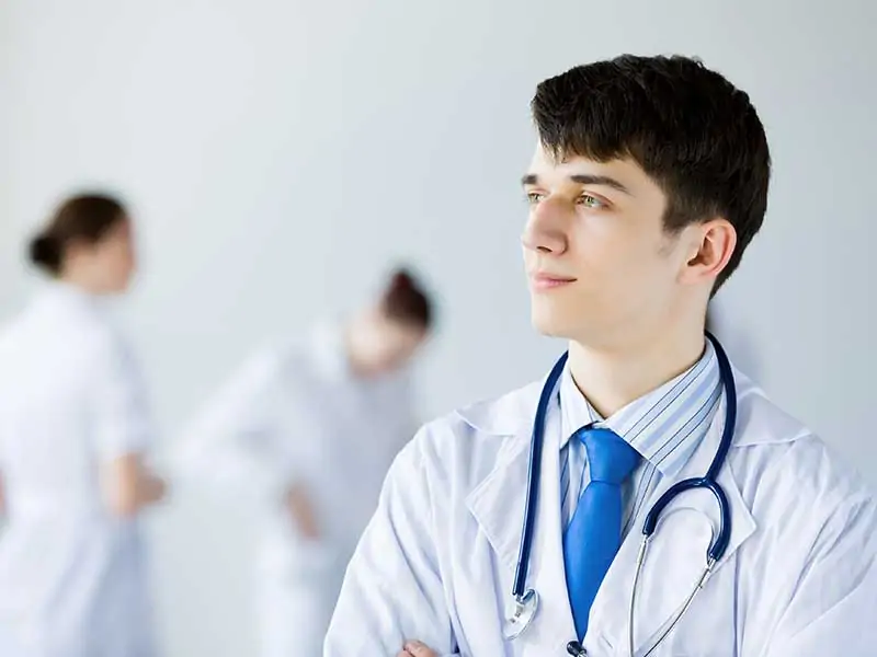млади лекари