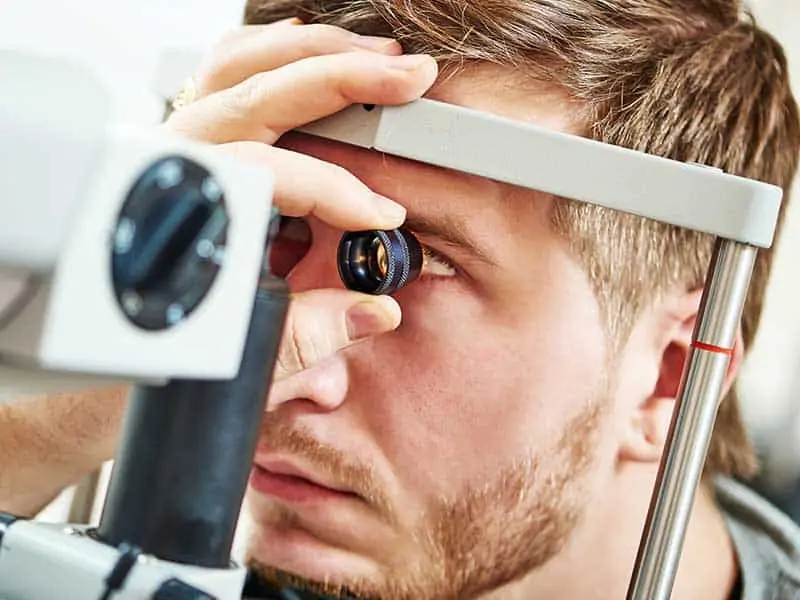 Очни прояви при придобит сифилис