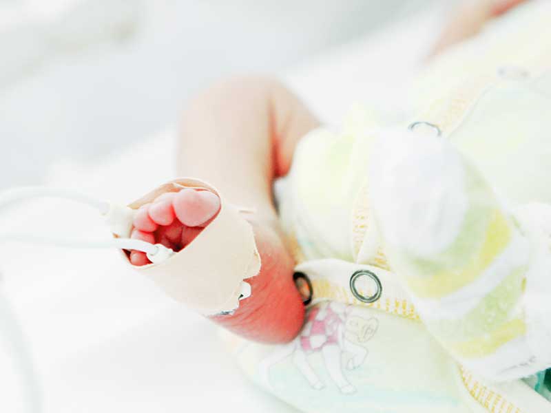 Стент в аортата спасява бебе