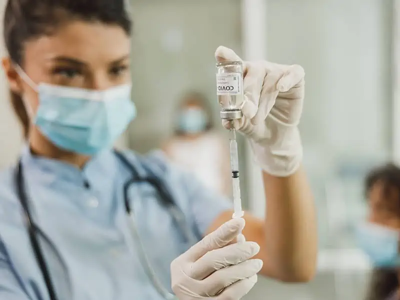 Защо грипът е по-силен и кой да се ваксинира регулярно срещу Ковид – отговори на проф. Александрова